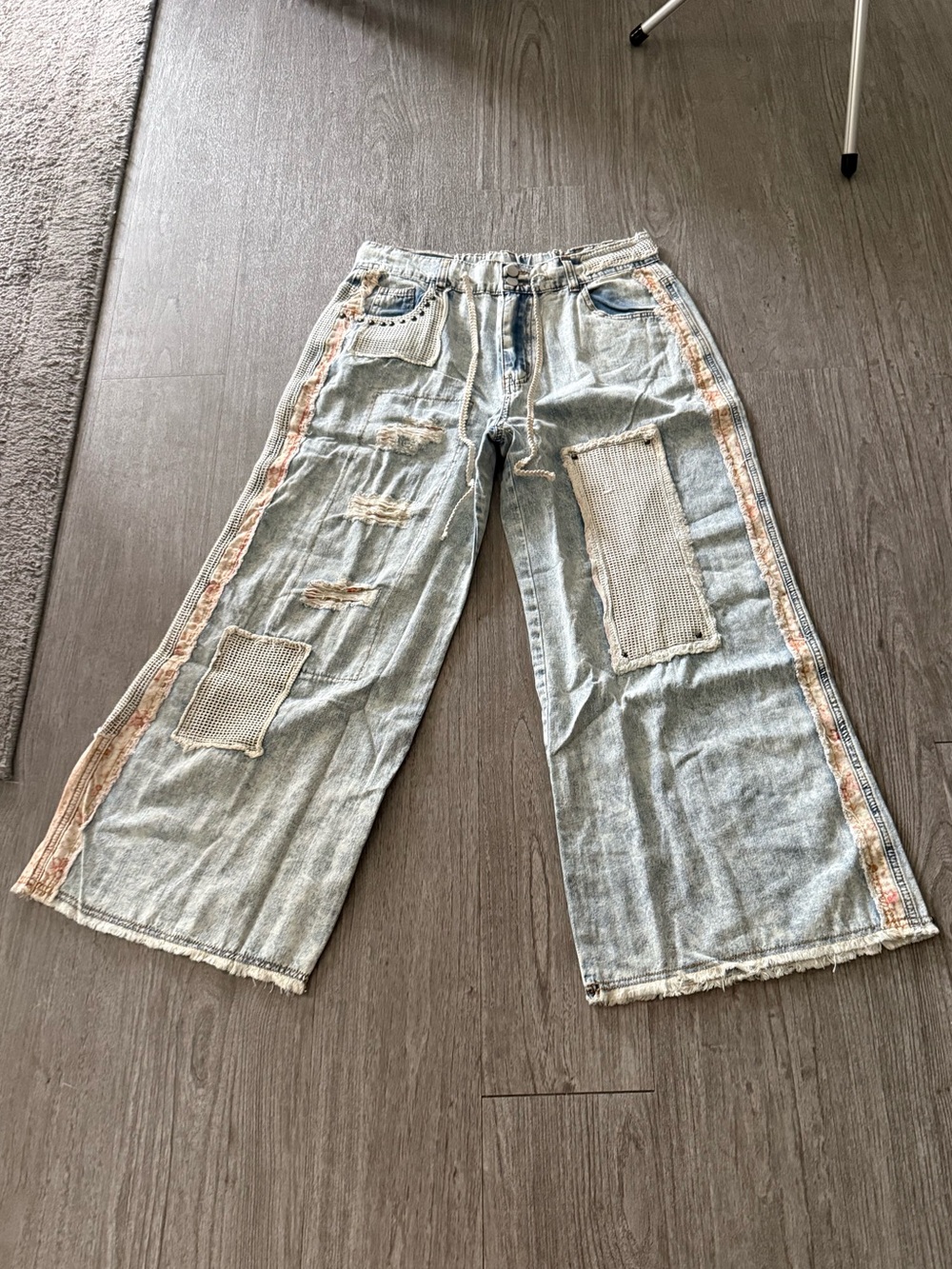 Light Wash Wide Leg Patchwork Jeans - Blue